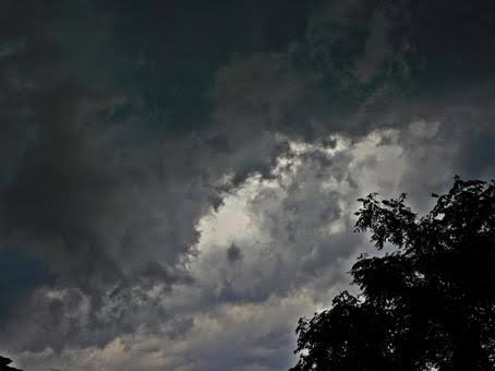 ঢাকায় হালকা থেকে মাঝারি বৃষ্টির সম্ভাবনা, তাপমাত্রা থাকবে প্রায় অপরিবর্তিত