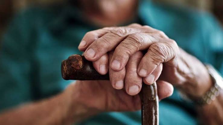 বয়স্কদের স্বাস্থ্যসুরক্ষায় যা করণীয়