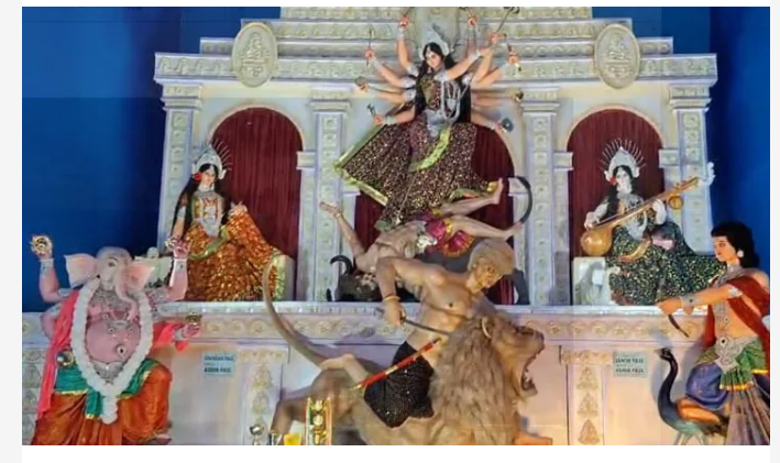 দুর্গাপূজার প্রতিমায় অসুররূপে ড. ইউনূস, শেহবাজ ও ট্রাম্পকে উপস্থাপন