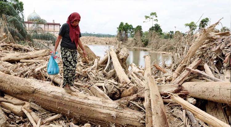 ইন্দোনেশিয়ায় বন্যা-ভূমিধসে নিহত ৯০০ ছাড়ালো
