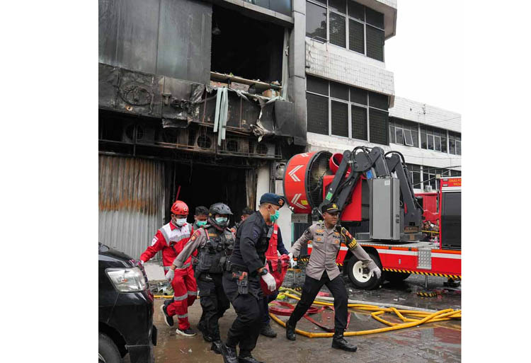 জাকার্তায় বহুতল অফিস ভবনে ভয়াবহ আগুন, মৃত অন্তত ২০