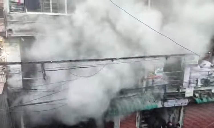 কেরানীগঞ্জের আগুন এখনো নিয়ন্ত্রণে আসেনি