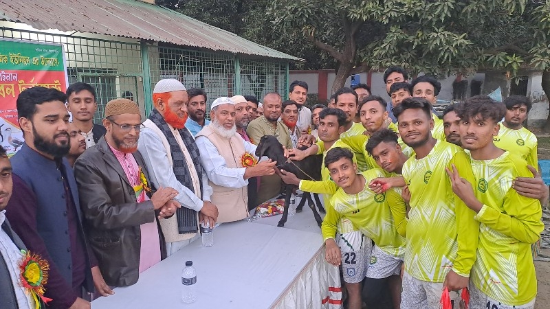 বগুড়া শ্রমিকদের ফুটবল টুর্ণামেন্টে মামা ভাগ্নে একাদশ জয়ী