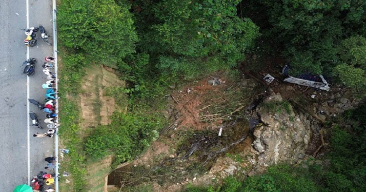 কলম্বিয়ায় বাস খাদে পড়ে নিহত ১৭ জন