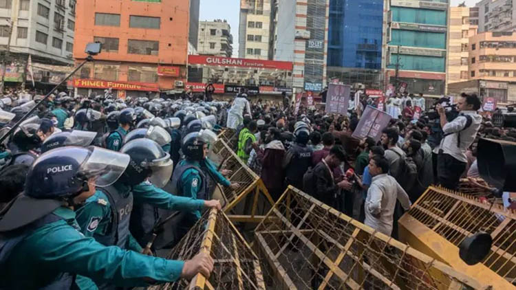 বাড্ডায় ‘লং মার্চ টু ইন্ডিয়ান হাইকমিশন’ কর্মসূচিতে পুলিশের বাধা