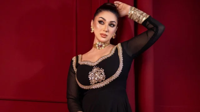 ফিতা সবাই কাটে, আমি কাটলেই বলে ফিতা কাটা নায়িকা