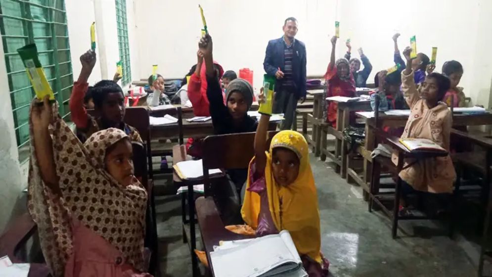 শিক্ষা বঞ্চিত মাঝেরচরের শিশুরা, নেই কোনো শিক্ষা প্রতিষ্ঠান