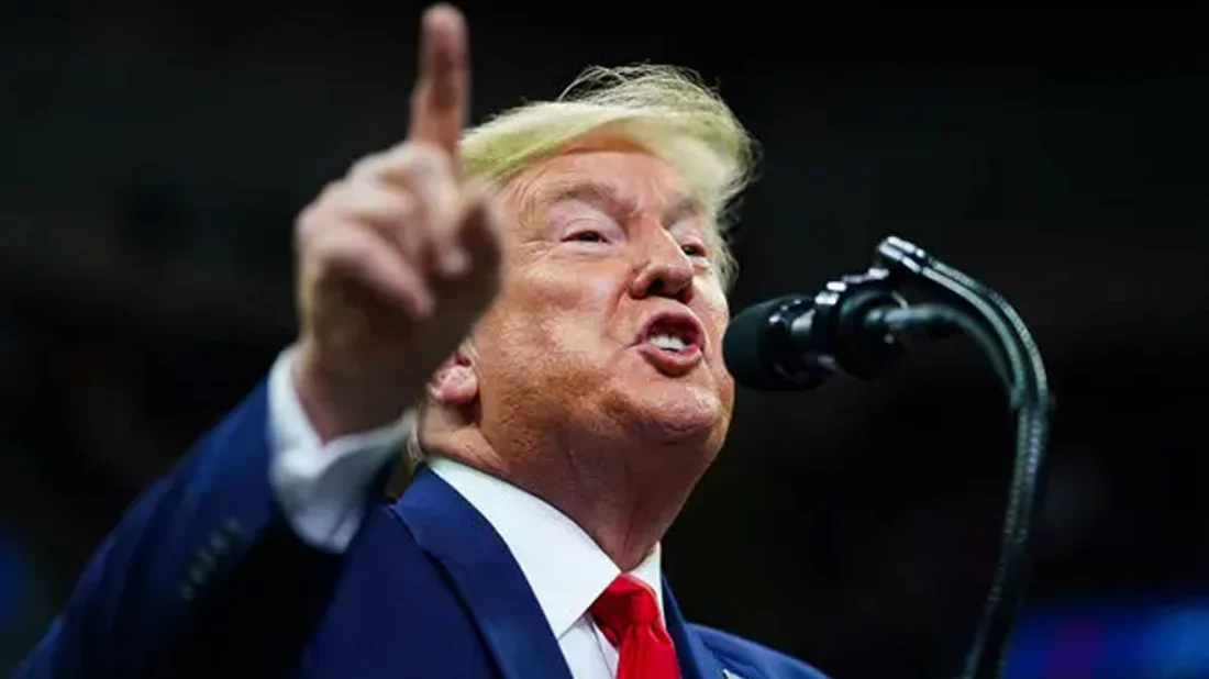 সাবেক ফার্স্ট লেডিকে বানরের সঙ্গে তুলনা, ক্ষমা চাইবেন না ট্রাম্প