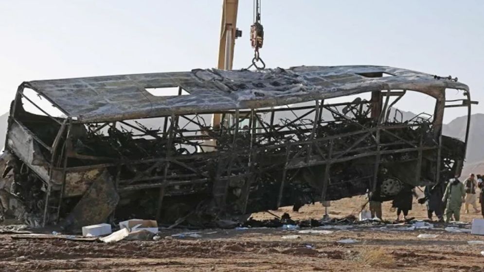 আফগানিস্তানে মিনিবাস খাদে পড়ে নিহত ১৫