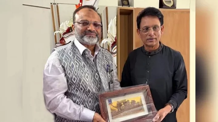 ঢাবি উপাচার্যের সঙ্গে শিক্ষামন্ত্রীর সৌজন্য সাক্ষাৎ