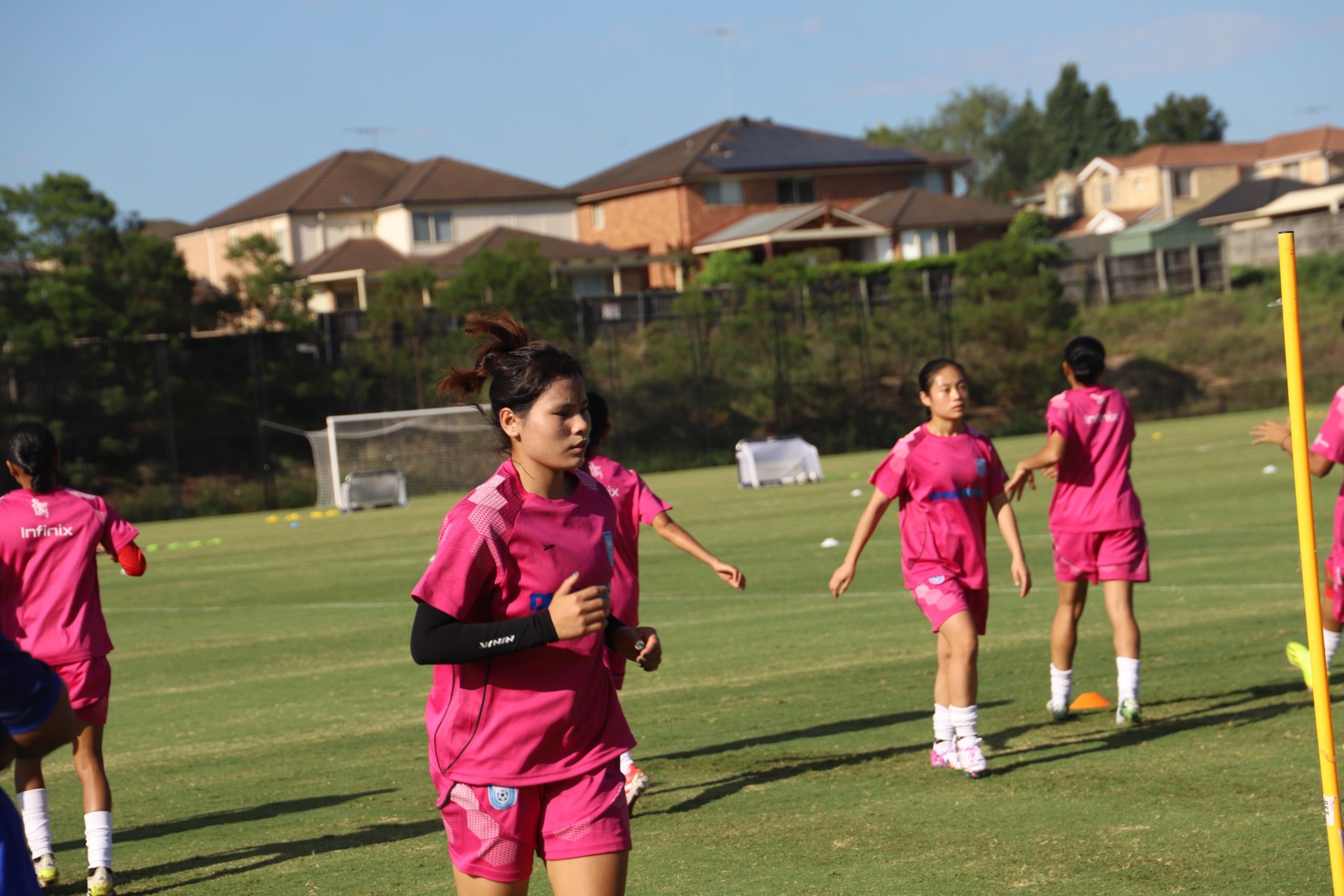 ভ্রমণক্লান্তি দূরে ঠেলে সিডনিতে অনুশীলনে ঋতুপর্ণারা