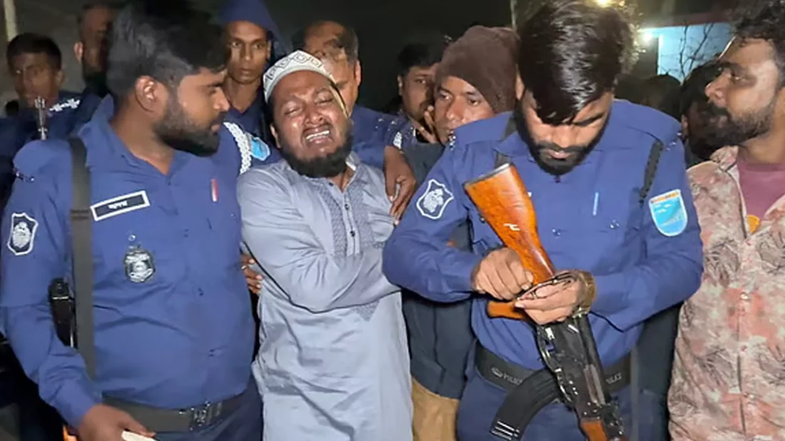 কোমরে রশি নিয়ে বাবার জানাজায় ছাত্রদল নেতা