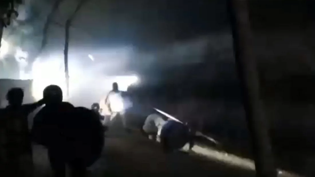 মাদারীপুরে টর্চলাইট নিয়ে সংঘর্ষ, হাতবোমা বিস্ফোরণে আহত ২