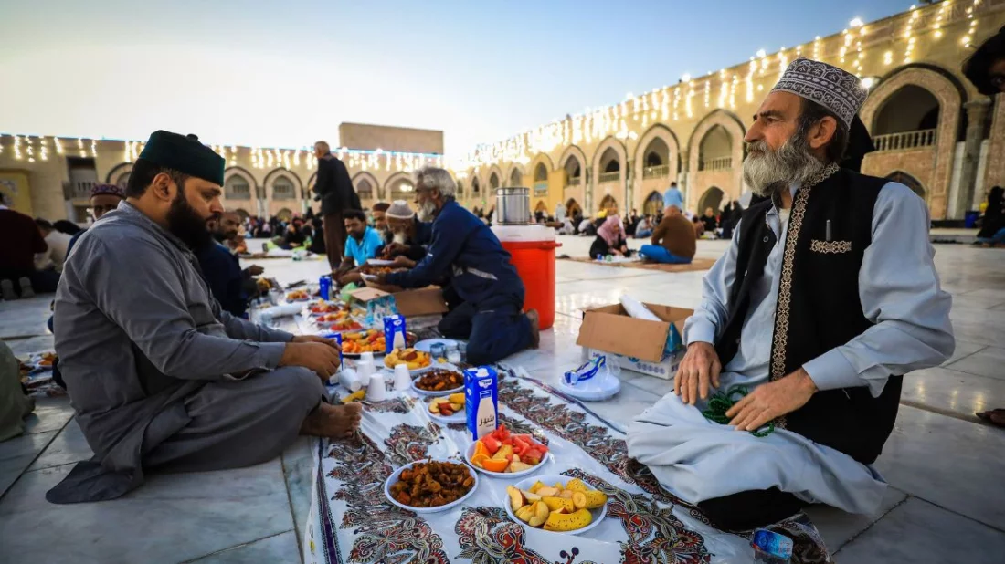 রোজা না রাখলেও মসজিদের ইফতার খাওয়া যাবে? যা বলছেন আলেমরা