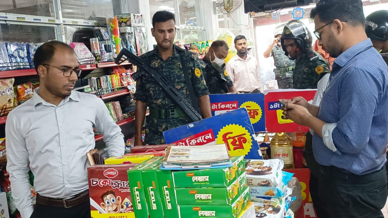 লক্ষ্মীপুরে স্বপ্নসহ ৫ প্রতিষ্ঠানকে জরিমানা