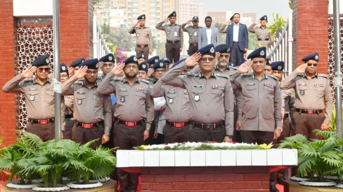 রাজারবাগ পুলিশ স্মৃতিসৌধে নবনিযুক্ত আইজিপির শ্রদ্ধা