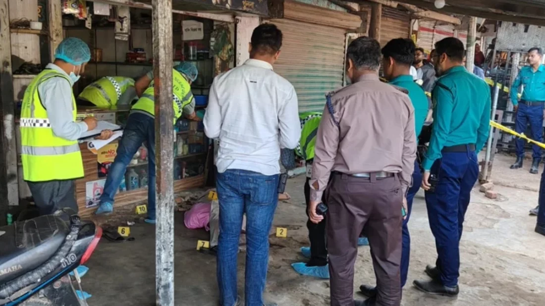 খুলনায় প্রকাশ্য দিবালোকে গ্যারেজের সামনে ব্যবসায়ীকে গুলি করে হত্যা