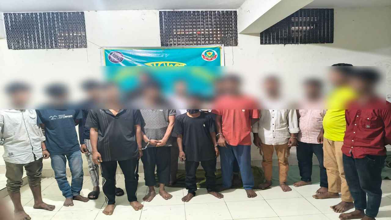 পল্টনে পুলিশের বিশেষ অভিযানে গ্রেফতার ২১